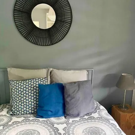 Appartement-jardinet 300 M St Palais Sur *