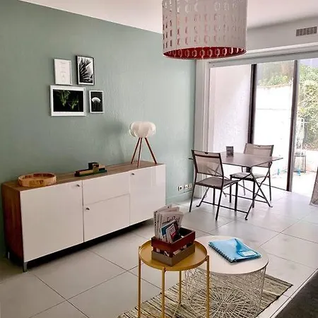 Appartement-jardinet 300 M St Palais Sur *